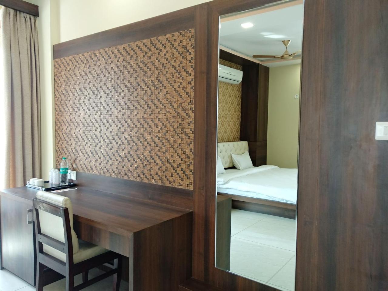 Hotel Golden Heritance Pushkar Bagian luar foto